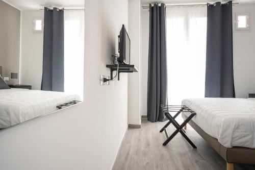 Triple Room with Private Bathroom image 4