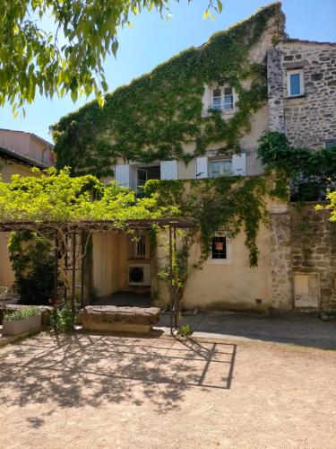 Maison de village à Richerenches gîte à louer Richerenches