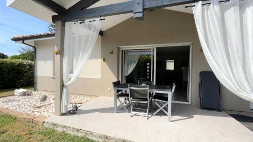 RÉNOVÉE 2021,JARDIN,TERRASSE,ANIMAUX ACCEPTES,sans vis-à-vis gîte à louer Forêt Nézer