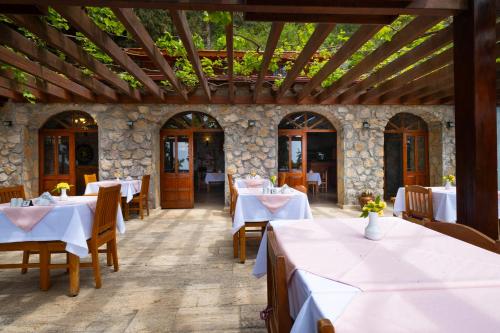 Watermill Hotel - image 4