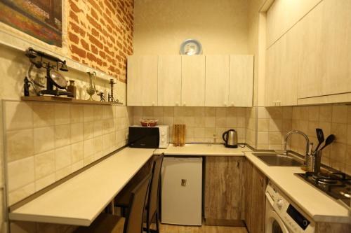Luky Apartment On Rustaveli Ave. - Tbilisi