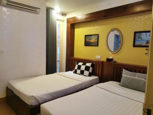 room detail thumbnail 2
