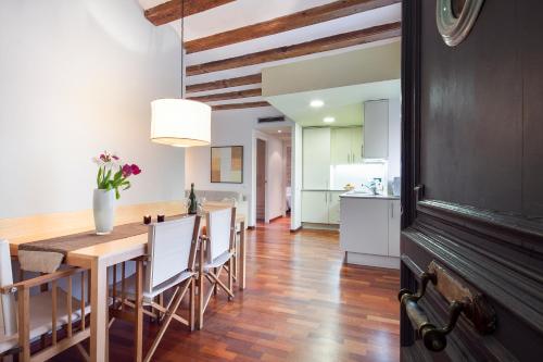 Inside Barcelona Apartments Esparteria - image 4