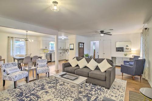 1 Mi to Main St Brenham Retreat with Game Room in Brenham, USA