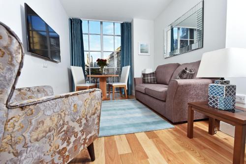 Royal Athenaeum Suites - image 10