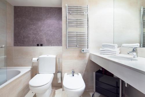 Inside Barcelona Apartments Mercat - image 13