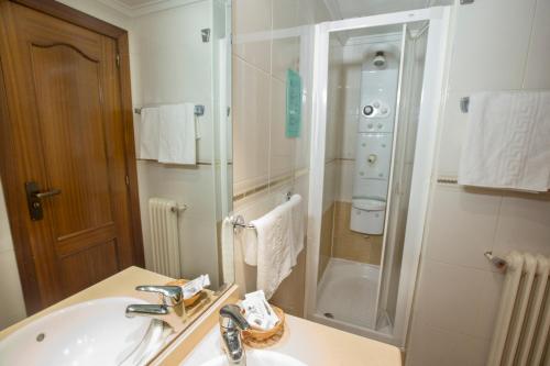 Hotel Reyes Catolicos - image 9