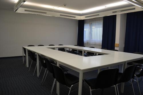 Lenas West Hotel - image 7