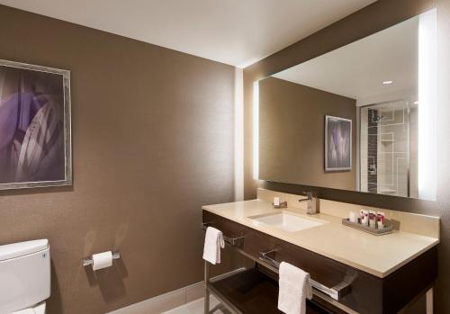 Harrah's Resort Atlantic City Hotel & Casino - image 12