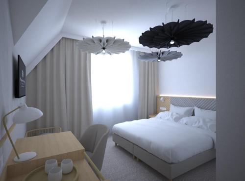 Deluxe Double Room image 9