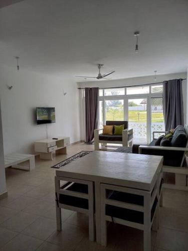 Lovely 2-bedroom condo with a pool. in Malindi