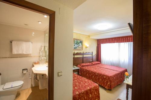 Hotel Reyes Catolicos - image 13