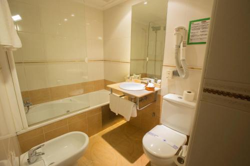 Hotel Reyes Catolicos - image 5