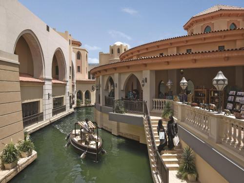 Shangri-La Hotel, Qaryat Al Beri 