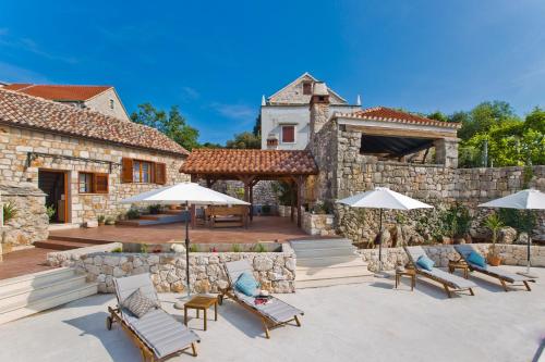 Villa Kate -with pool and BBQ - Accommodation - Brusje