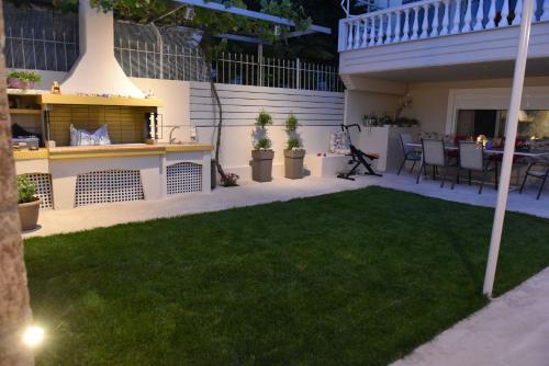 Fanis Apartment in 萊查伊奧