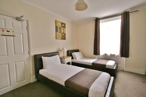 Central Hotel Cheltenham by Roomsbooked