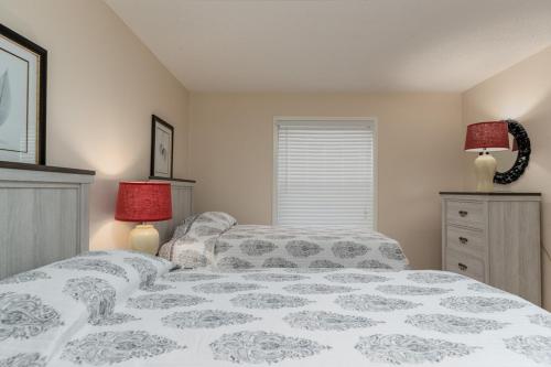 Beautiful views of marsh water golf course Near the beach and a pier nearby - main image