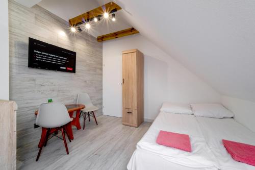 Double Room image 7