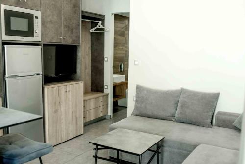 Makis Suite in the city 3