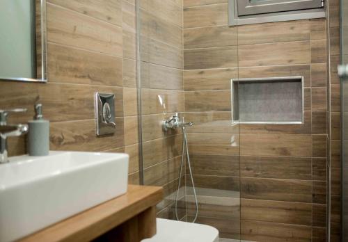 Makis Suite in the city 5