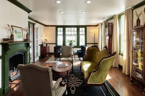 Pub/Lounge, The Whitlock by The Lenox Collection in Lenox (Massachusetts)