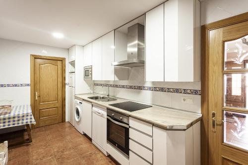 廚房, Casa Rural La Fontanita in 埃爾雷亞爾德聖比森特