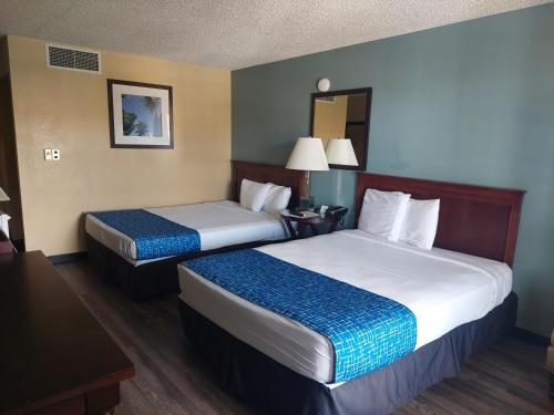 2 queen beds