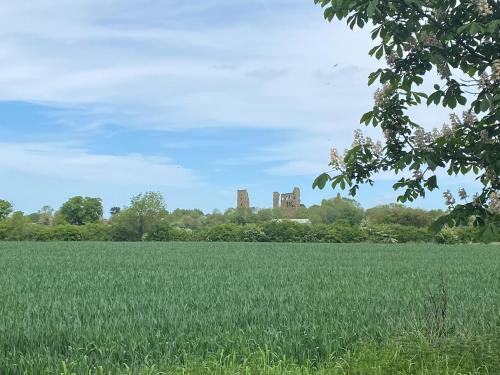 Grooms Cottage next to Sheriff Hutton Castle