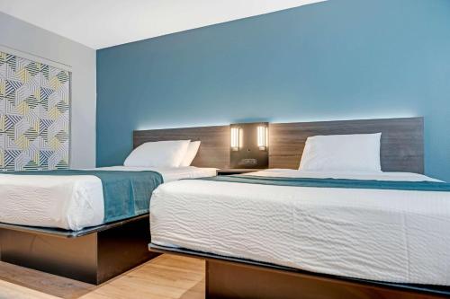 2 double beds