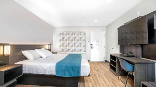 Studio 6  Suites Stockton, CA – Waterfront in สต็อกตัน (CA)