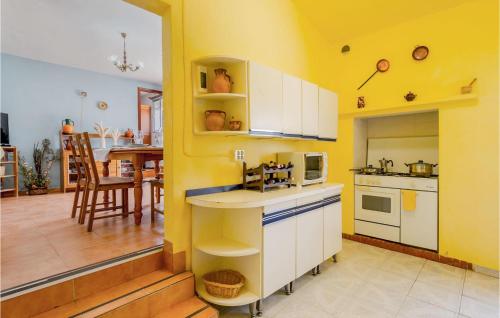 Konyha, Nice Home In Cortegana in Cortegana