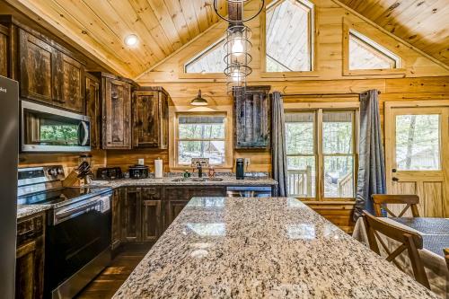 Mountain View Retreat in Cherry Log, USA