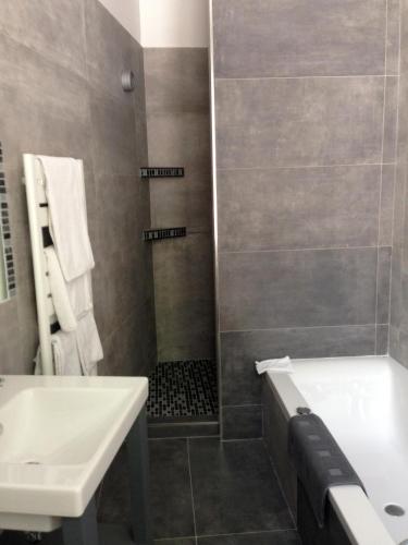 Demeure Les Aiglons, Chambres d'hôtes & Spa – Fontainebleau, TX
