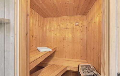 Ferienhaus mit Sauna in Friedrichskoog Spitze Strandpark 24
