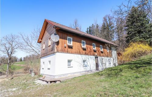  Beautiful Home In Schlierbach With 4 Bedrooms And Wifi, Pension in Schlierbach bei Gstadt