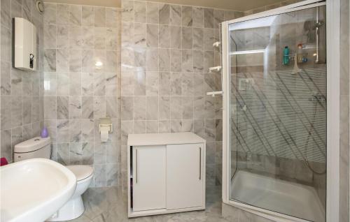 One-Bedroom Apartment image 8