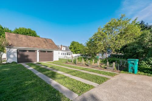 "Sweet Serenity" Stay 10 Minutes from Hershey home "Sweet Serenity" Stay 10 Minutes from Hershey home