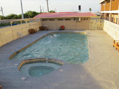 Executive Inn Laguna Vista - 수영장