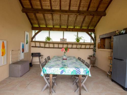 Gîte Cherveix-Cubas, 4 pièces, 6 personnes - FR-1-616-158