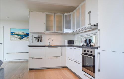 virtuve, 3 Bedroom Lovely Home In Sirevåg (3 Bedroom Lovely Home In Sirevag) in Sirevag
