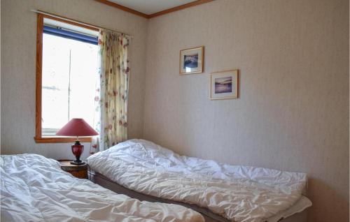 2 Bedroom Amazing Apartment In S-4275 Svelandsvik
