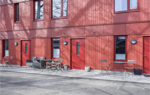 Beautiful Apartment In Frjestaden With Wifi - Färjestaden