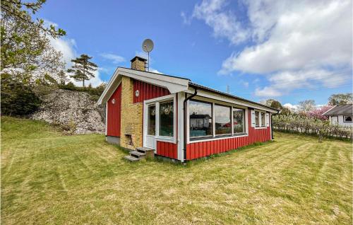 Amazing Home In Hviksns With Kitchen - Höviksnäs