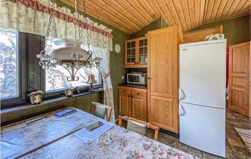 Beautiful home in Hviksns with 2 Bedrooms and WiFi