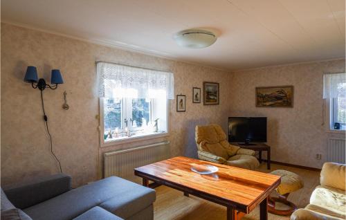 2 Bedroom Pet Friendly Home In Eksharad in Framnäs