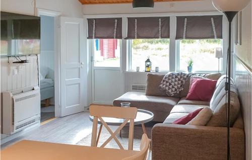 Cozy Home In Sysslebäck With Kitchen (Cozy Home In Syssleback With Kitchen) in Syssleback