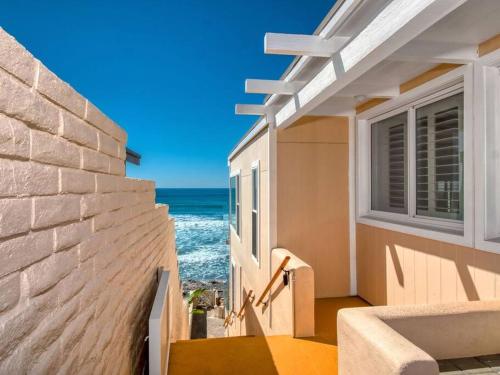 Oceanfront House w/Private Beach & Stunning Views in Oceanside, USA
