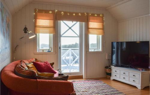 Gorgeous Home In Fjell With Wifi