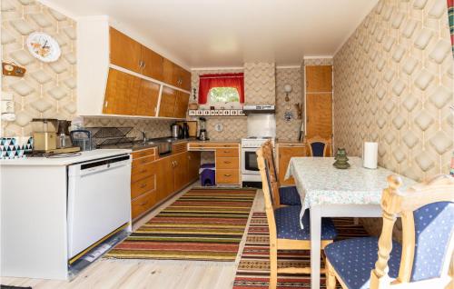 virtuve, Awesome Home In Oldedalen in Briksdalsbre